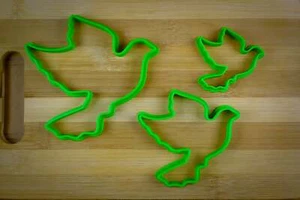 Taube fliegender Vogel - Taubenvogel - Symbol der Freiheit - Symbol des ewigen Lebens - Bild 1 von 10