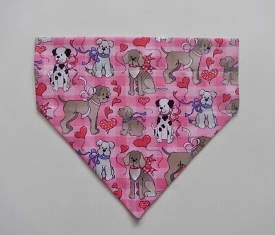 BUFANDA/BANDANA ROSA A CUADROS PERROS DÍA SAN VALENTÍN--S, M, L Foto 1 de 3