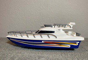 Dickie Toys 9 inch Blue & White Boat - Ship - Yacht Great condition - Fast Ship