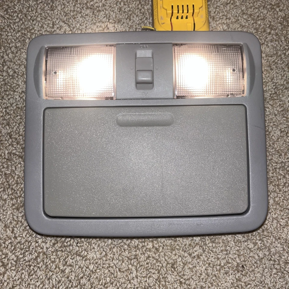 05-13 Nissan Frontier Xterra Pathfinder Overhead Console Map Dome Light OEM - Image 1 of 4