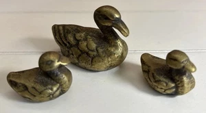 Figure anatre ottone vintage 1” - 2” MCM decorazione metà secolo set di 3 timbrate Inghilterra - Foto 1 di 4