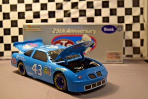 Action 1972 Richard Petty Bobby Hamilton #43 STP 25th Anniversary Blue 1:24 Bank - Bild 1 von 14