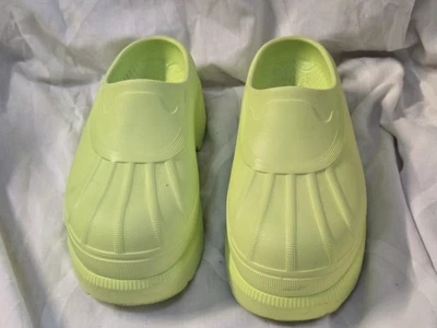 Zueco de plataforma Sorel Caribou para mujer verde neón 6 Foto 1 de 4