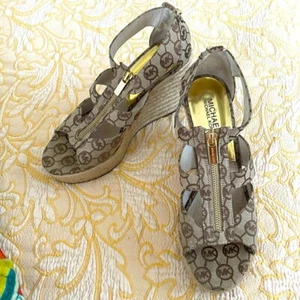 Michael Kors Logo Print Platform Wedge Sandals With Front Zipper size 8.5 - Picture 1 of 9