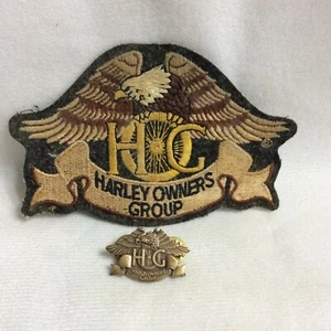 Parche y prendedor de cerdo Harley Davidson Owners Group 1983 vintage - Imagen 1 de 6