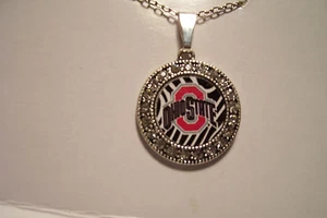 COLLAR COLGANTE CON LOGOTIPO DE ESTRÁS DEL ESTADO OHIO NCAA - Imagen 1 de 2