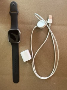 Apple Watch Series 6 44mm GPS Aluminum + Black Sports Band USED - Photo 1 sur 3