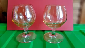 Cognacschwenker klein transparent kein Muster Glas gelbliche Färbung Original M - Bild 1 von 3
