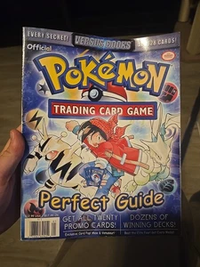 Versus Books - Juego de Cartas Coleccionables Pokémon Oficial Guía Perfecta 1998 De Colección - Imagen 1 de 4