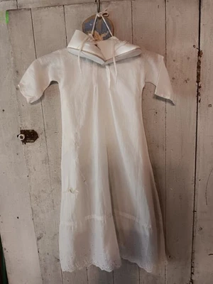 Vestido antiguo para bebé, sin cordones, zapatos y percha Foto 1 de 4