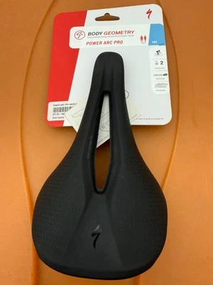 Specialized Power Arc Pro 143mm. Schwarz mit Carbonschale (2718-1603) Karosseriegeometrie - Bild 1 von 4