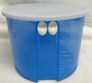 Tupperware Blue Food Storage Container w Lid Air Circulator 1 Gallon - Picture 1 of 3