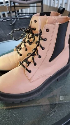 NUEVO. Botas de moda de cuero sintético color rubor talla 6 de Wonder Nation. Foto 1 de 4