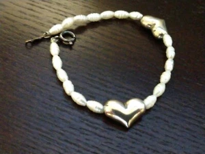 Elegante y Preciosa Pulsera con Perlas y Dos Corazones de Plata ~ Plata de Ley - Imagen 1 de 9