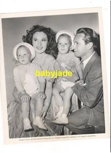 SUSAN HAYWARD ORIGINAL 8X10 PHOTO W/ JESS BARKER AND THEIR TWIN SONS 1947 - Picture 1 of 2