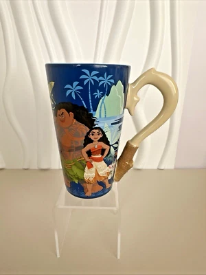 Taza de cerámica alta Moana con mango de gancho de pescado Maui - Tienda Disney Foto 1 de 4