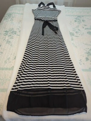 Encantador Maxi Vestido Charlie Rayas Largo Cinturón Para Mujer Pequeño, ¡Excelente! (PT1) Foto 1 de 4