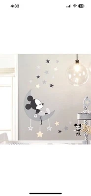 Calcomanías decorativas de pared para bebé Mickey Mouse de Disney estrellas grises luna corderos hiedra Foto 1 de 4