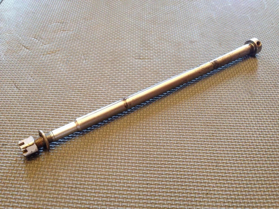 RV125 1974 Suzuki OEM eje trasero 125 74 Foto 1 de 1