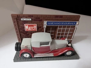 Matchbox Models of Yesteryear MARCHAND DE Y-24 1927 Bugatti T22 on Street Scene - Picture 1 of 2