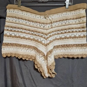 Bohemian Beige & Cream Knit Crochet Shorts With Scalloped Hem - Picture 1 of 11