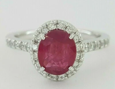 Anillo de compromiso Birmania corte ovalado rubí y halo de diamantes redondo platino 1,88 quilates GIA Foto 1 de 4