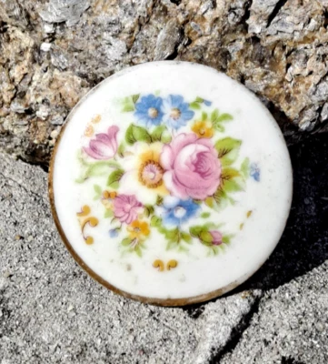 Vintage 1970s Porcelain Rose Brooch Floral Bouquet Pin Hand Painted Flowers - Image 1 of 2