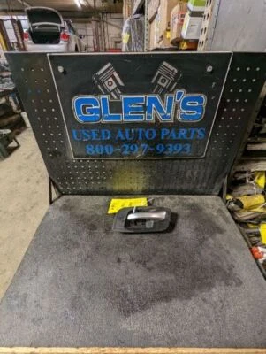 CHARGER   2018 Door Handle Interior 846035 - Image 1 of 4