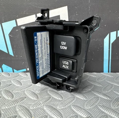 OEM 2011-2017 LEXUS CT200H CONSOLE CENTRAL 12V 120W USB ENTRADA AUXILIAR - Imagem 1 de 4