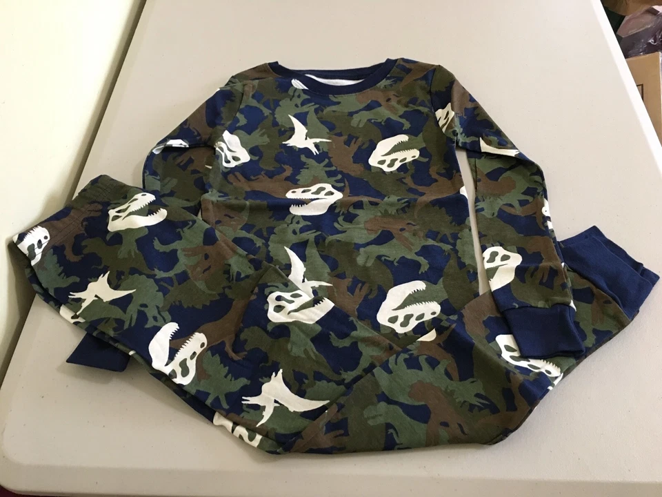 Nuevo conjunto de pijama de dinosaurio Carter's para niños pantalones de manga larga ajustados Foto 1 de 1