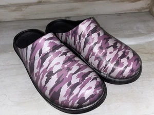 OOFOS Oocloog Purple Camo Recovery Clogs Unisex M9/W11 Slip On Comfort - Picture 1 of 12