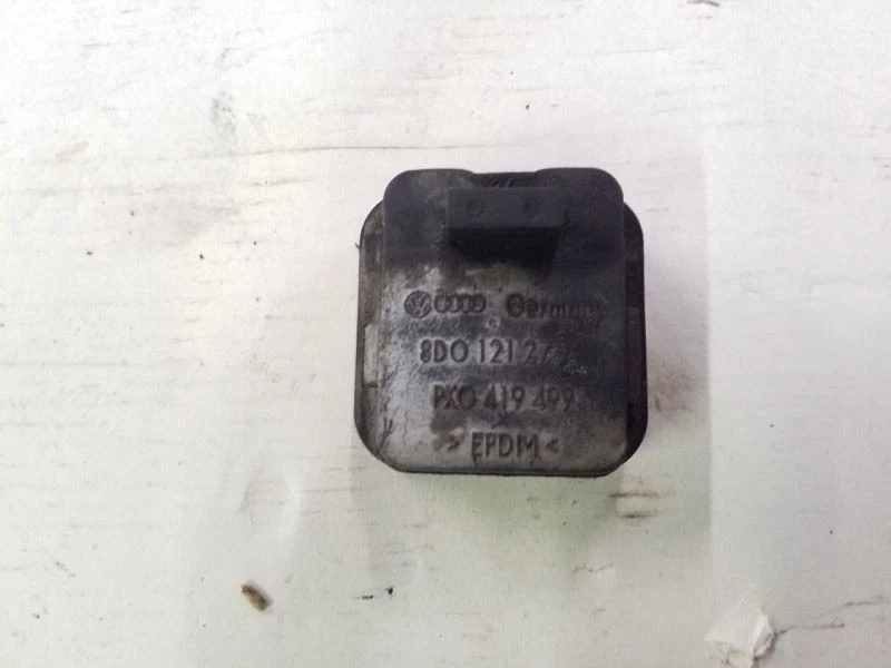 Buje de ojal superior del radiador | Se adapta a Volkswagen Passat 1998-2001 Foto 1 de 4