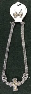 Collar True - Cruz y 17"" en tono plateado y dorado con pendientes cruzadas de 0,75"" - NUEVO - Imagen 1 de 4