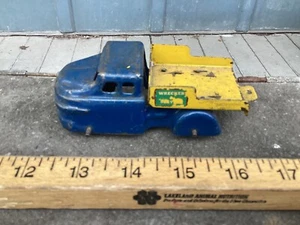 VTG PRESSED STEEL WRECKER SERVICE TRUCK 4 1/2 LONG BULLET NOSED WYANDOTTE MARX - Picture 1 of 6