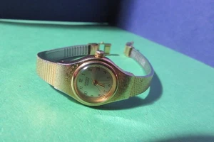 Reloj de pulsera Citizen vintage cuarzo dorado - necesita batería - unos 8" alrededor - Imagen 1 de 5