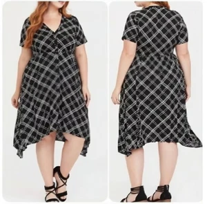 TORRID GRÖSSE 3X (22-24) SCHWARZ & WEISS KARIERT TASCHENTUCHSAUM KUNSTKLEID MIT KNÖPFEN - Bild 1 von 22