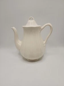 Wedgwood "Queens Plain" 6 Cup- 8 1/2 Inch Coffee Pot - Mint Condition - Picture 1 of 4