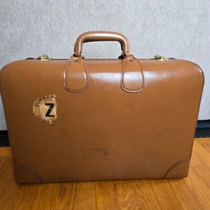 Old/Vintage Top Grain Cowhide Travelling Suitcase Brown 14.25H x 21.25L x 6.25W - Picture 1 of 22