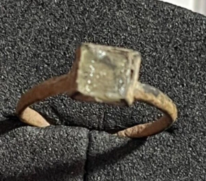 Cincin 19,Bardzo ładny rzymski pierścionek z pastą szklaną, brąz - Zdjęcie 1 z 9