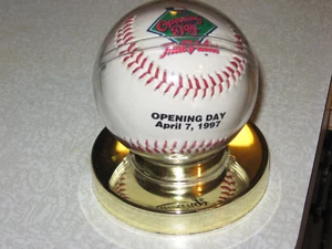 Milwaukee Brewers 1997 Opening Day Souvenir Baseball mit Ständer! - Bild 1 von 12
