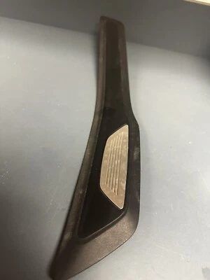 2013-2018 BMW 320I 335 3 SER XDRIVE - REAR LEFT DOOR SILL / Scuff Plate 8054233 — 第 1/4 张图片