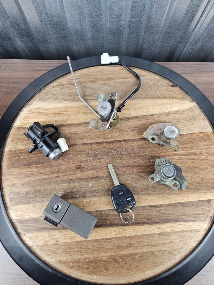 01-02 LEXUS GS300 2JZGE A/T IGNITION GLOVE DOOR TRUNK LOCK KEY SET OEM - Image 1 of 4