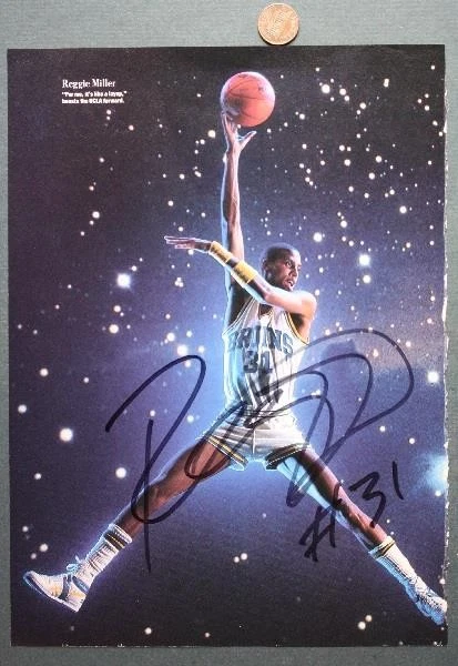 Foto de revista firmada/autografiada por Reggie Miller estrella de los Indiana Pacers de la NBA - Foto 1 de 1