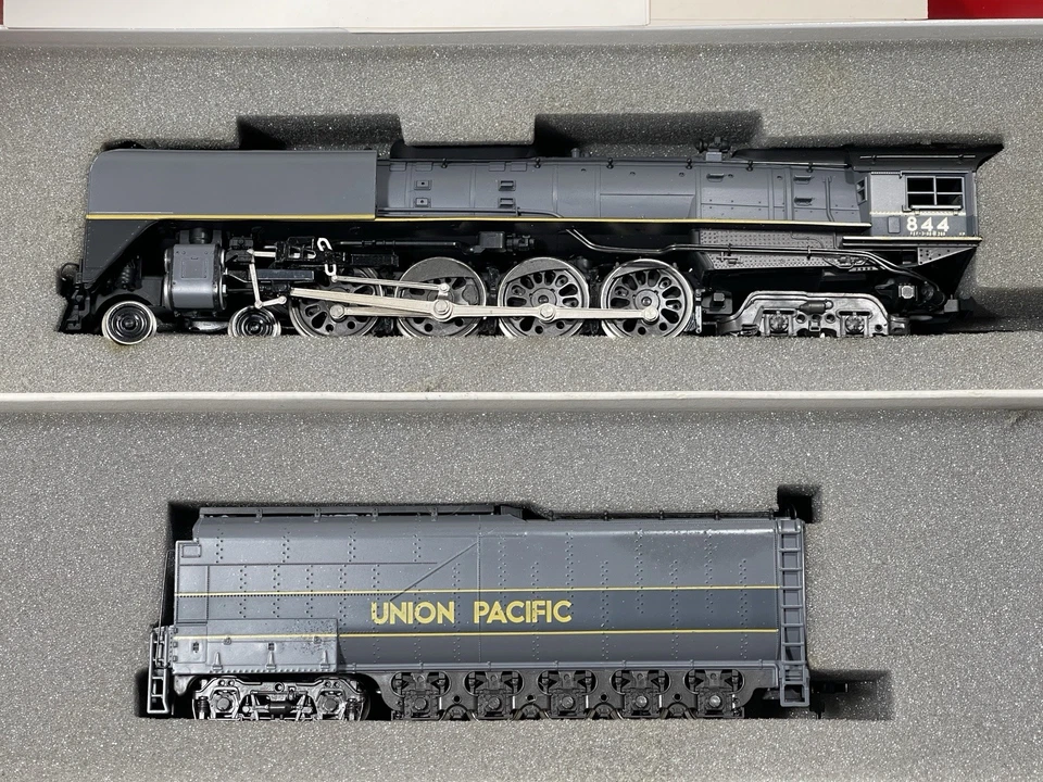 Vintage Rivarossi NOS 4-8-4 FEF Locomotive Union Pacific 844 Grey NIB Early Prod - Image 1 of 4