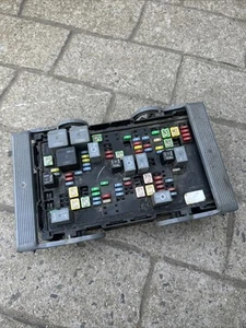 07-09 Escalade Tahoe Yukon Fuse Box Power Distribution Block 25905681 OEM - Picture 1 of 9