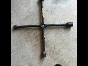 4 way lug wrench heavy duty 27,5". sizes : 0.821inch/21mm;1.213inch./30mm.;1.31 - Picture 1 of 10