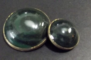 Vintage Celluloid set in Metal Buttons, Green, Contour (4640) - Picture 1 of 5
