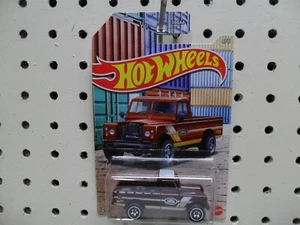 2021 Hot Wheels Red Land Rover Series III Pickup Walmart Exclusive 4/5 - Picture 1 of 3