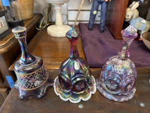 Lote de 3 vasos de carnaval púrpura campana firmada por Fenton - Imagen 1 de 8