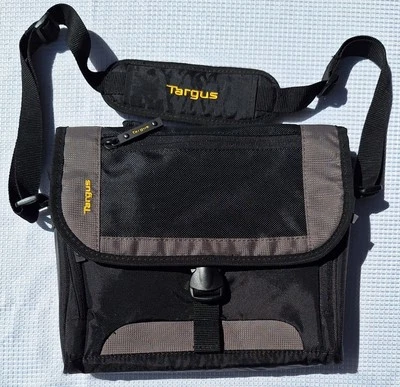 Targus City Gear Mini Messenger Bag Case for iPad, Tablet, Notebooks DVD w/Strap - Image 1 of 4